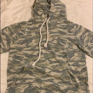 camouflage hooded t-shirt